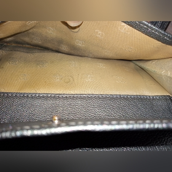 Chanel Metallic Silver Wallet - 100% Authentic - Picture 11 of 11